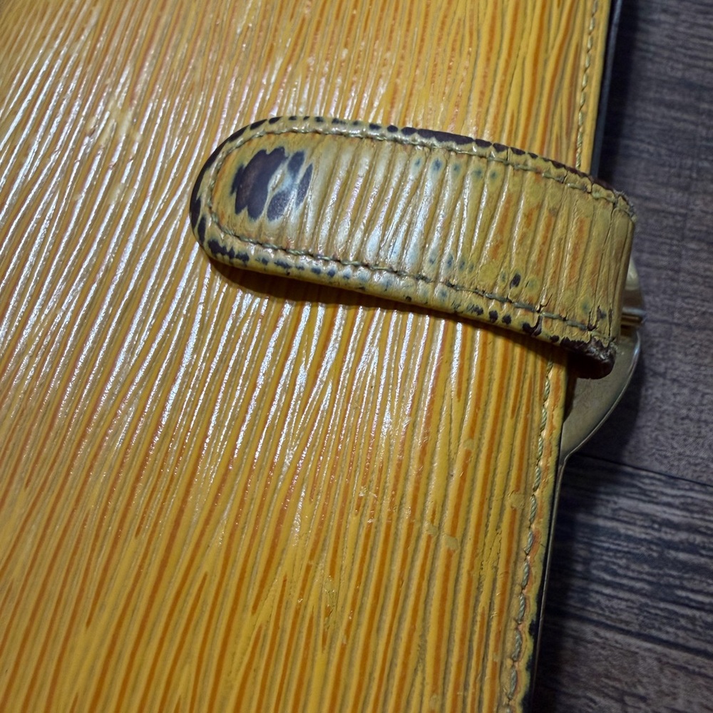 Authentic Louis Vuitton Yellow Epi Kiss Lock Wallet Vintage LV - Picture 4 of 16